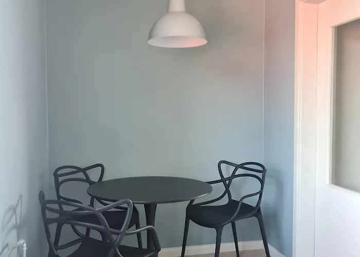 Spacious And Quiet 2br Διαμέρισμα *